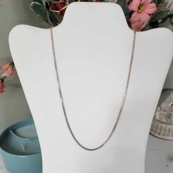 19.1g Sterling Silver box chain 19.75" w free pendant. Beautiful 925 chain 2mm - Picture 5 of 14
